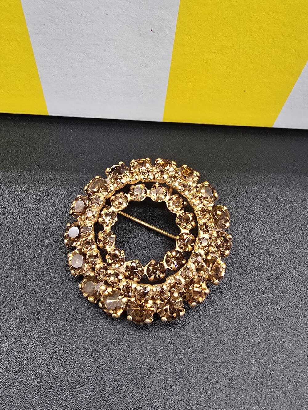 Gold Tone Crystal Round Brooch - Elegant Women's Jewelry #0435